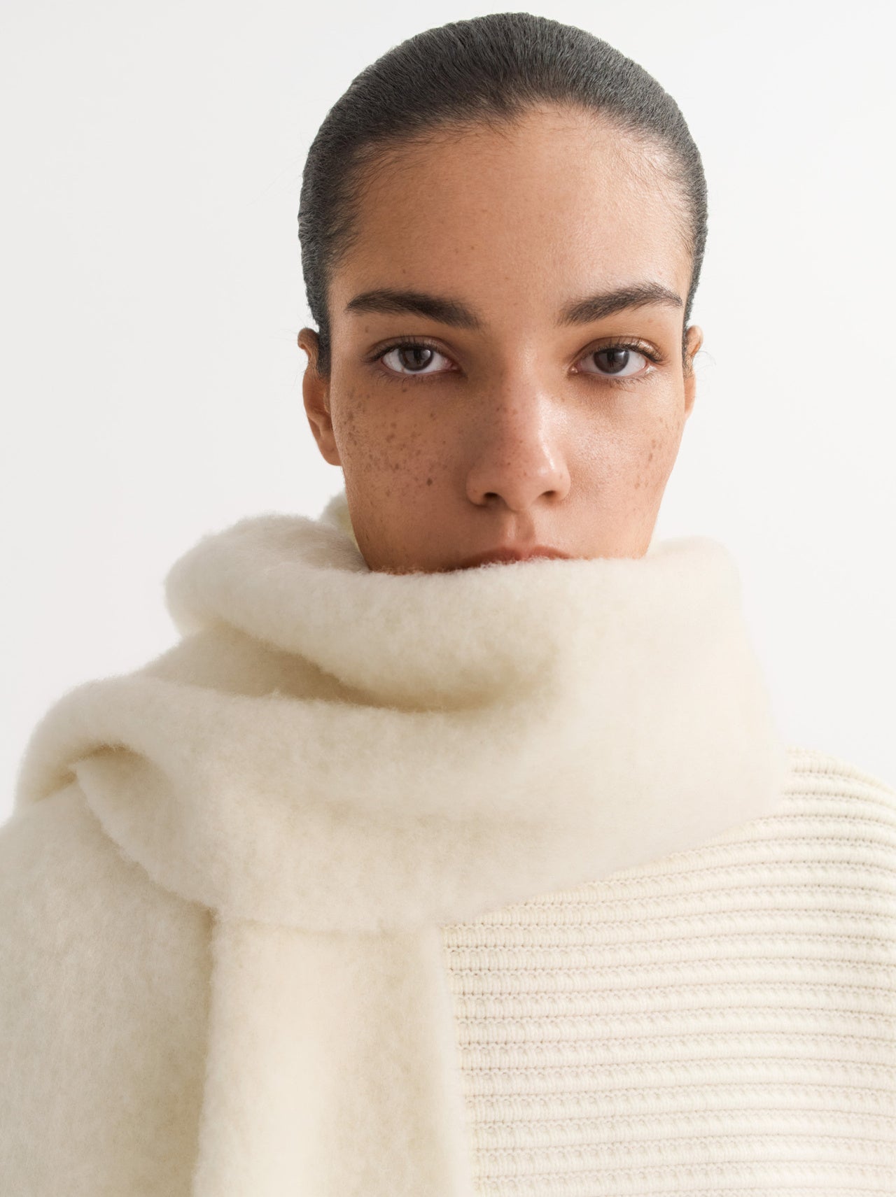 Soft Goat wool scarf with fringe