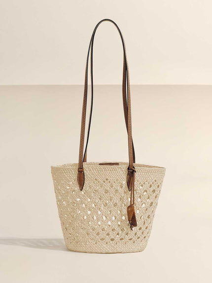 The Lattice Basket in Handwoven Iraca