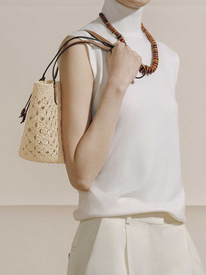 The Lattice Basket in Handwoven Iraca