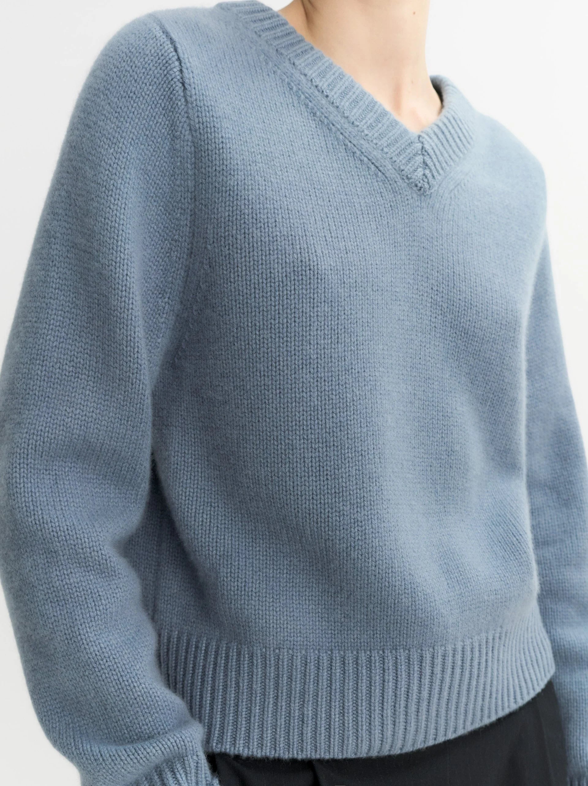Soft Goat Chunky V-neck Sweater Retro Blue