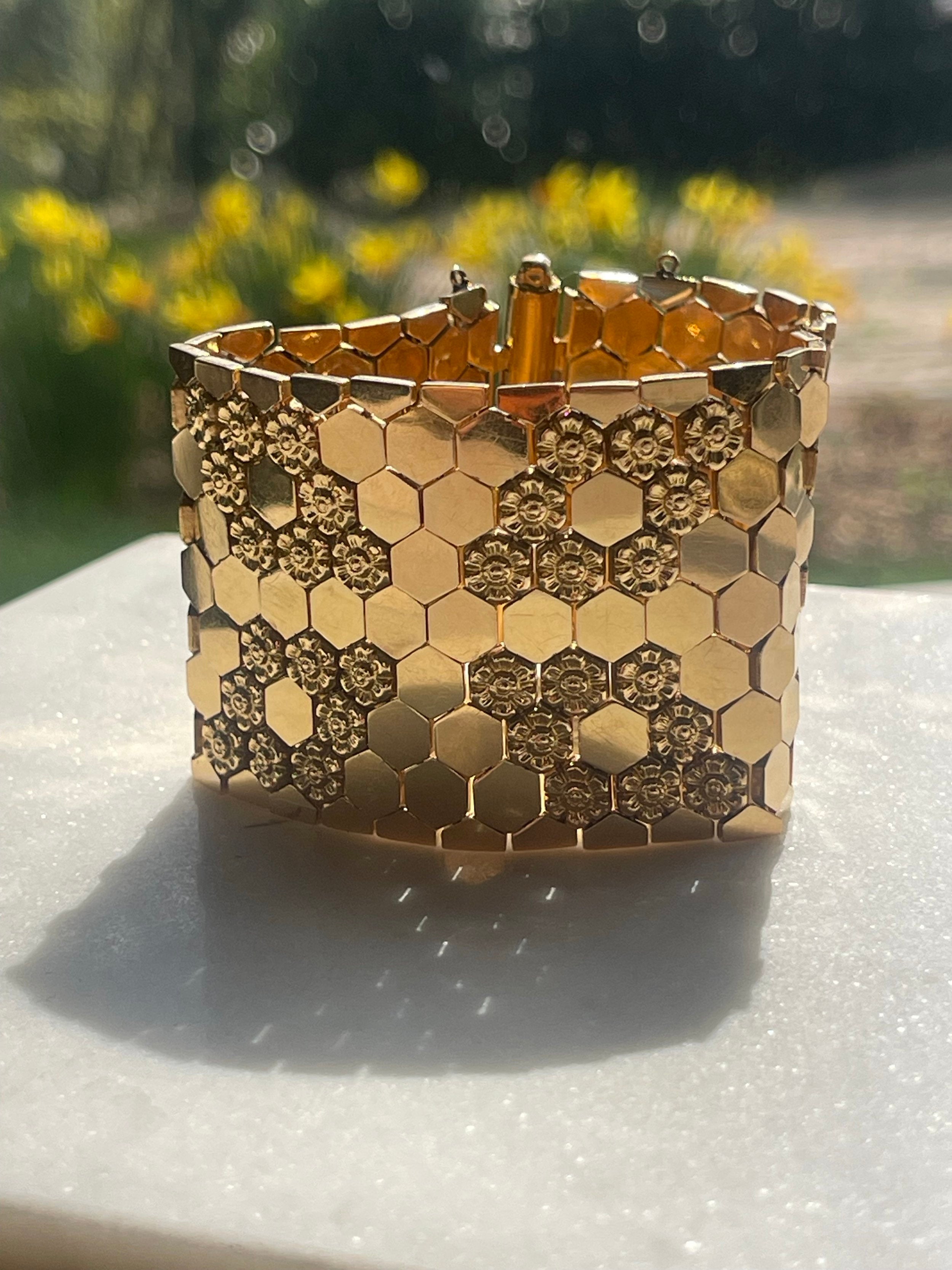 Vintage 18k Gold Floral Motif Cuff